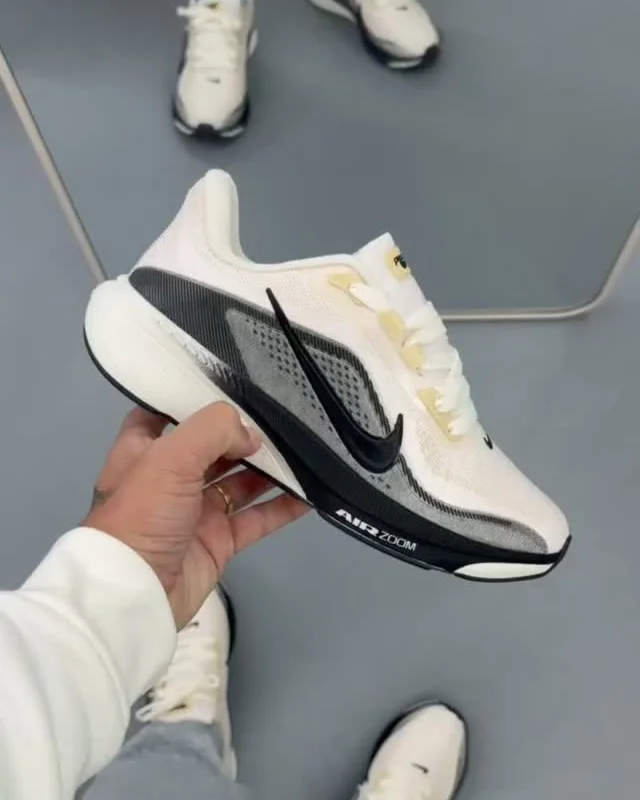 Nike Pegasus branco e preto